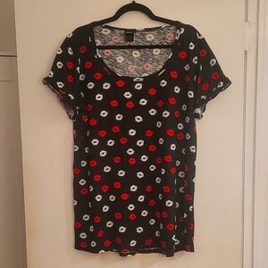 Torrid, Classic Fit, Black Lips Tee, Size 2